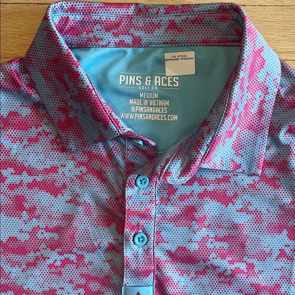 Pins & Aces - Polo shirt in Camouflage pattern (Light Blue and Red)